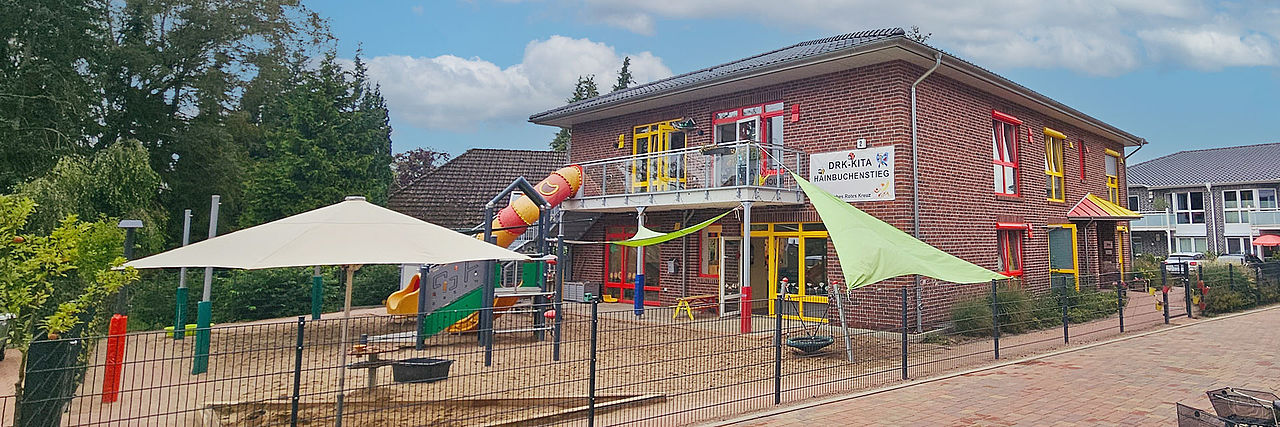 Kita Hainbuchenstieg Quickborn Außenansicht des roten Backsteingebäudes der Kita Hainbuchenstieg Quickborn